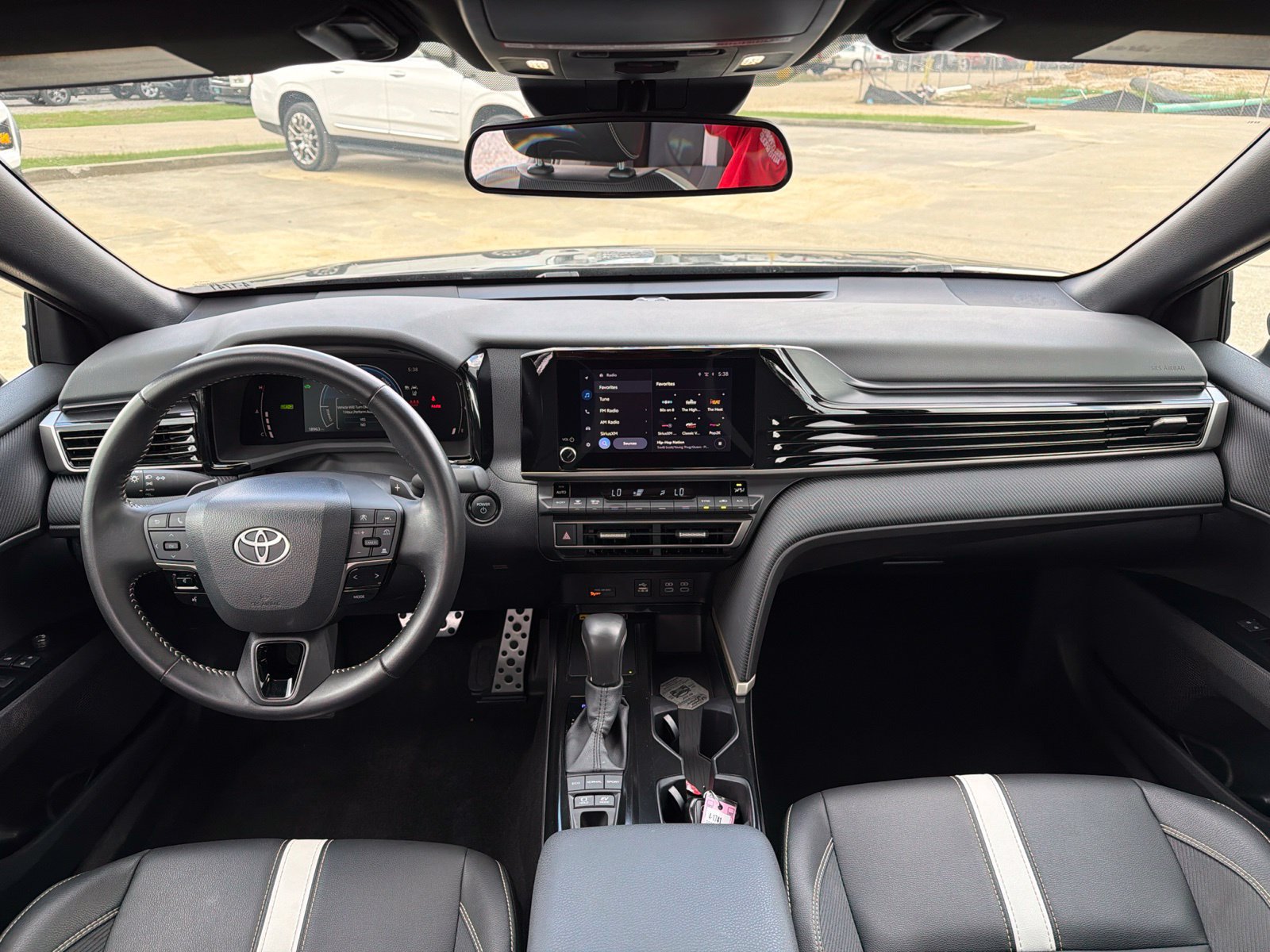 Used 2026 Toyota Camry SE FWD image 9