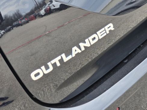 Used 2024 Mitsubishi Outlander ES FWD image 8
