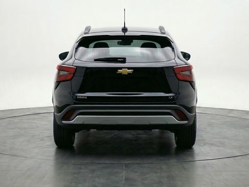 Used 2025 Chevrolet Trax LT w/ LT Convenience Package FWD image 7