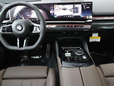 Used 2026 BMW 530i w/ M Sport Package RWD image 27