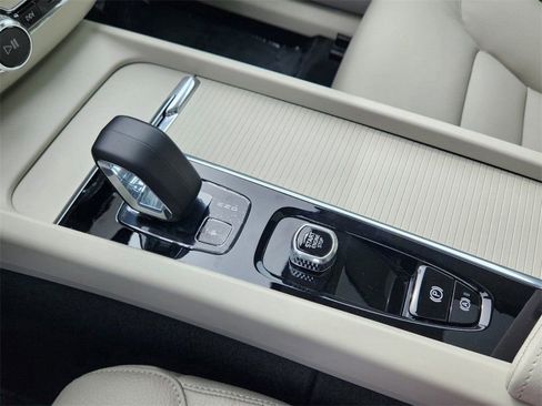 New 2025 Volvo XC60 B5 Core w/ Climate Package image 15