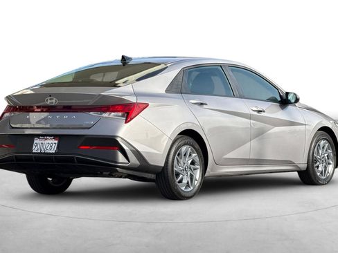 Certified 2025 Hyundai Elantra Blue image 8