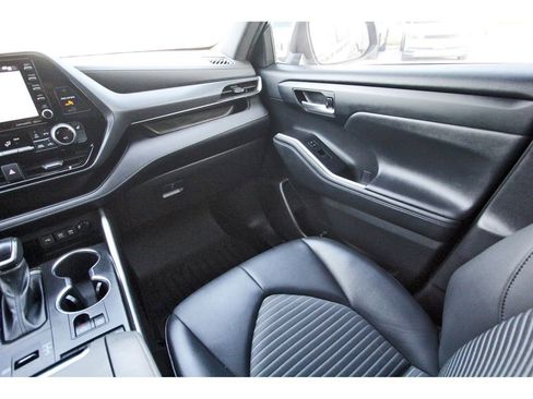 Used 2021 Toyota Highlander XSE image 13