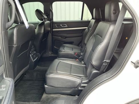 Used 2018 Ford Explorer XLT w/ Equipment Group 202A image 14