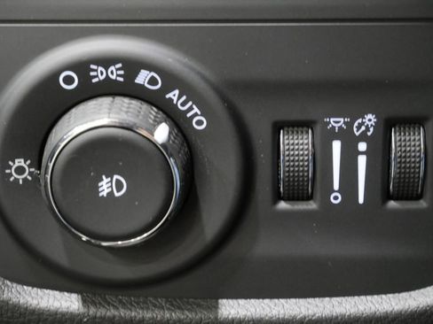 Used 2022 Jeep Grand Cherokee Summit w/ Luxury Tech Group V AWD/4WD image 16