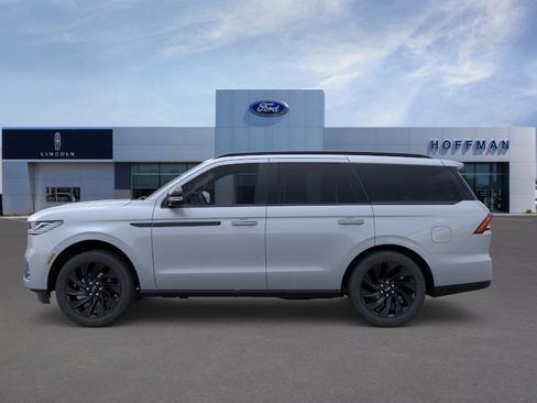 New 2026 Lincoln Navigator Reserve AWD/4WD image 3