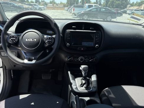 Used 2025 Kia Soul LX FWD image 4