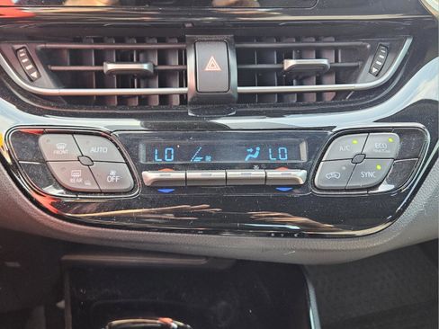 Used 2019 Toyota C-HR XLE FWD image 19