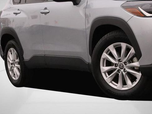 Certified 2024 Toyota Corolla Cross LE image 3