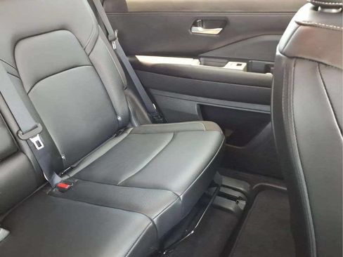 Used 2024 Nissan Pathfinder SL FWD image 19