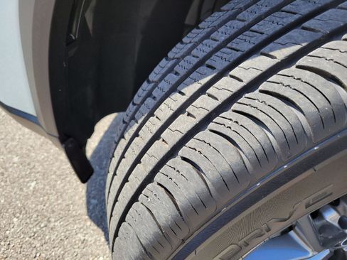 Used 2024 Nissan Rogue S image 13