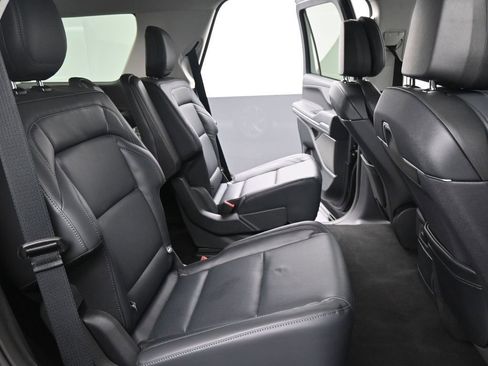 New 2025 Lincoln Navigator Reserve AWD/4WD image 18