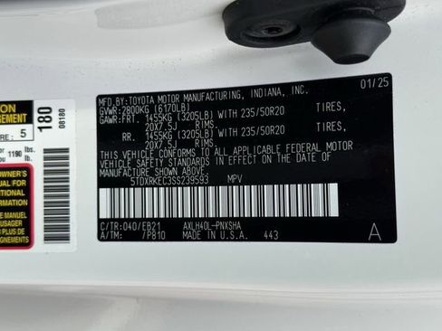 Used 2025 Toyota Sienna XSE FWD image 38