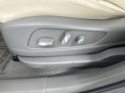 Used 2022 Cadillac XT6 Premium Luxury image 11