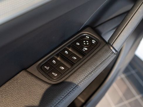 Used 2024 Porsche Cayenne S AWD/4WD image 30