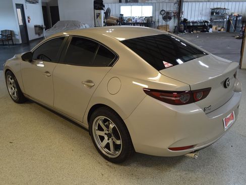 Used 2024 MAZDA MAZDA3 s FWD image 5