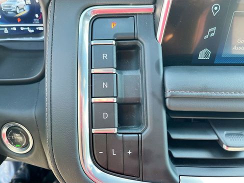 Used 2024 Chevrolet Tahoe High Country AWD/4WD image 17