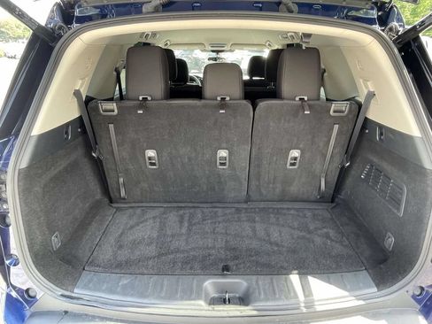 Used 2025 Nissan Pathfinder SV FWD image 9