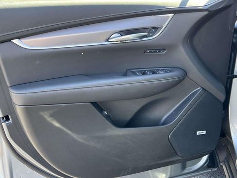 Certified 2025 Cadillac XT6 Luxury AWD/4WD image 15