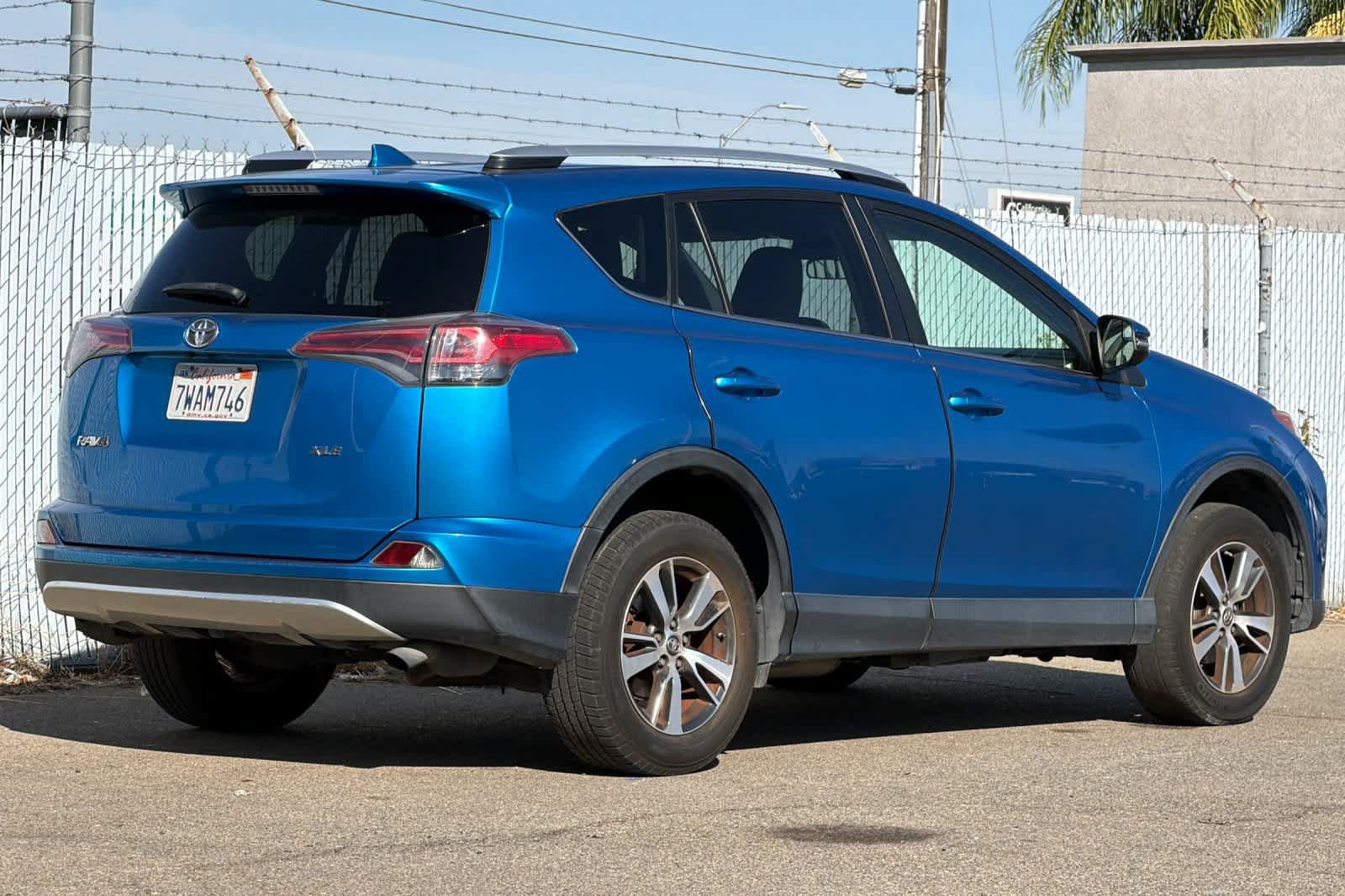 Used 2016 Toyota RAV4 XLE FWD image 3