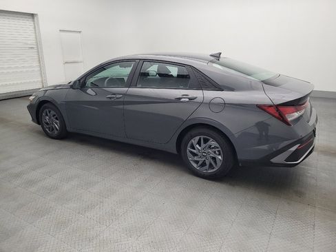 Used 2024 Hyundai Elantra SEL FWD image 3