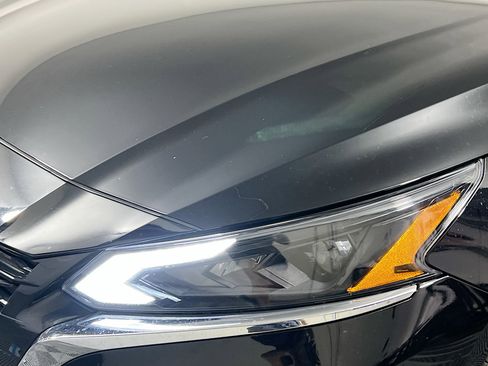 Used 2024 Nissan Altima 2.5 SV image 11