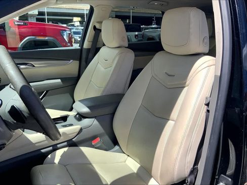 Used 2017 Cadillac XT5 Luxury w/ Driver Awareness Package FWD image 11