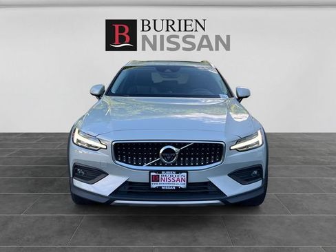 Used 2020 Volvo V60 T5 Cross Country AWD/4WD image 8