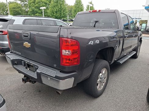 Used 2011 Chevrolet Silverado 2500 LT w/ Interior Plus Package AWD/4WD image 5