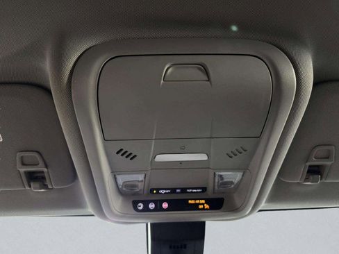 Used 2020 Chevrolet Equinox LT image 37