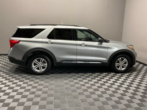 Used 2022 Ford Explorer XLT w/ Equipment Group 202A AWD/4WD image 7