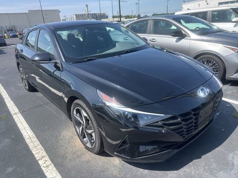 Used 2023 Hyundai Elantra SEL w/ Convenience Package FWD image 2