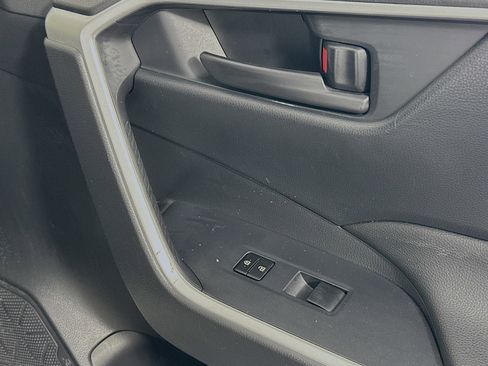 Used 2022 Toyota RAV4 LE AWD/4WD image 28