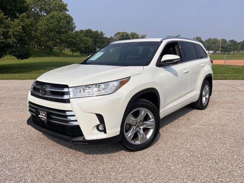 Used 2019 Toyota Highlander Limited image 2