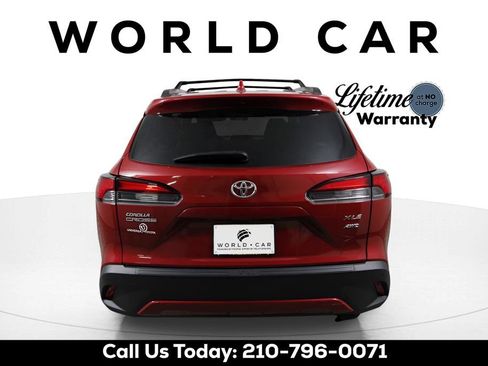 Used 2024 Toyota Corolla Cross XLE w/ Convenience Package image 6