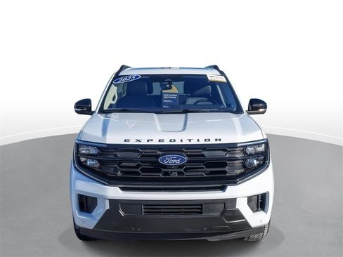Certified 2025 Ford Expedition Active image 3