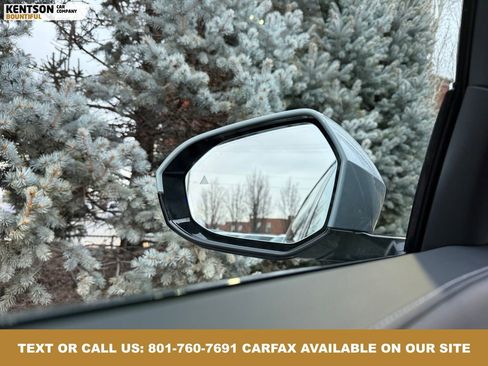 Used 2025 BMW 740i xDrive image 21