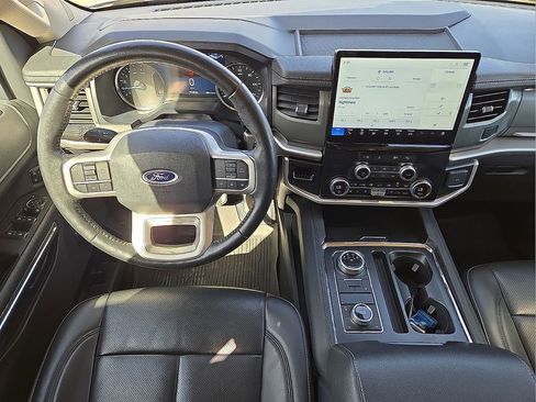 Used 2024 Ford Expedition XLT image 18