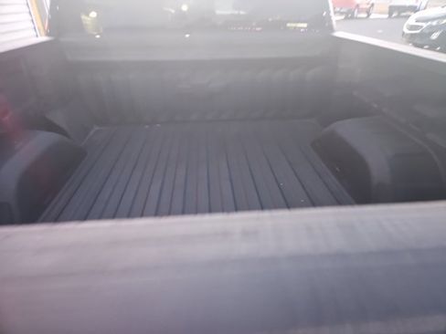 Used 2022 Chevrolet Silverado 1500 LT image 5