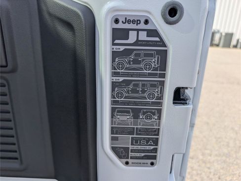 New 2026 Jeep Wrangler Unlimited Sahara AWD/4WD image 33