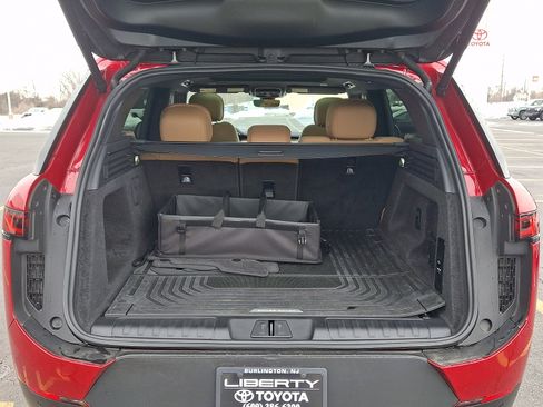 Used 2025 Land Rover Range Rover Sport SE image 29