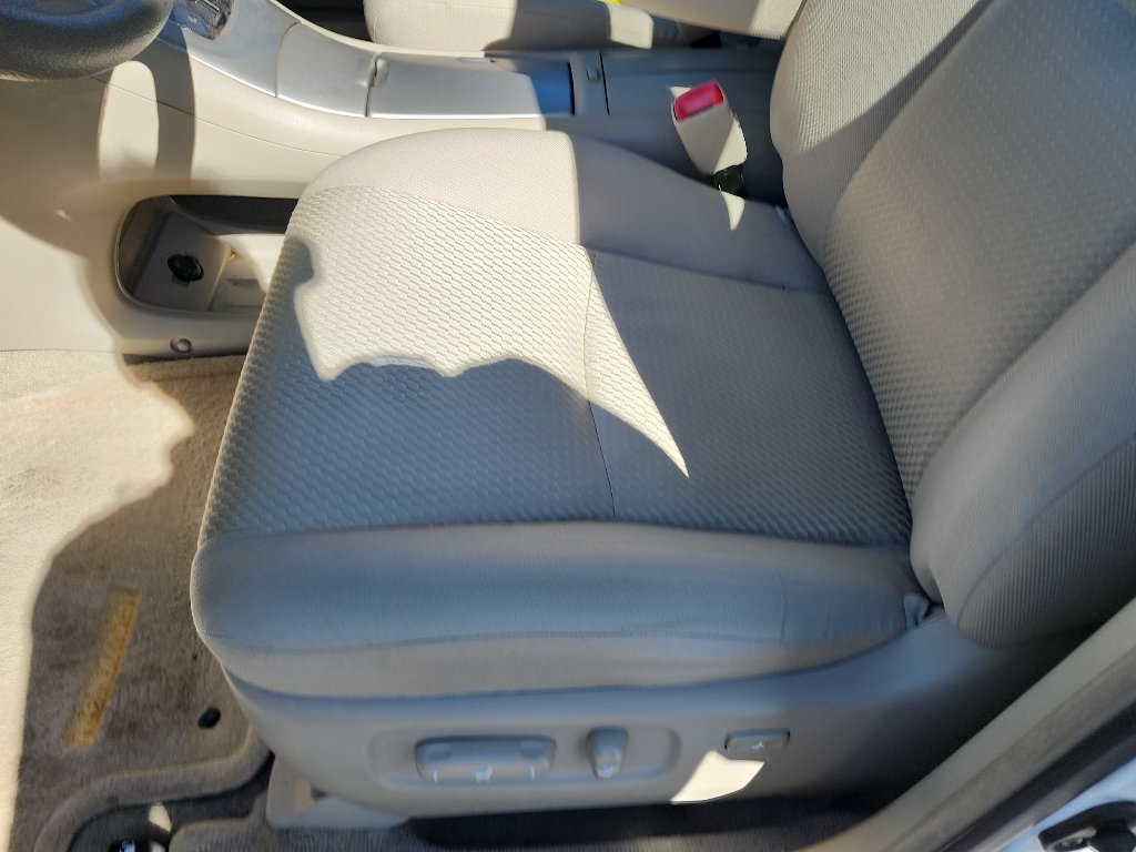 Used 2005 Toyota Highlander 2WD V6 w/ Appearance Pkg image 16