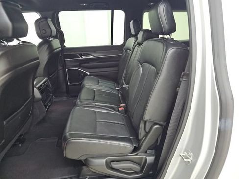 Used 2024 Jeep Wagoneer L Series II w/ Flexible Seating Group AWD/4WD image 3