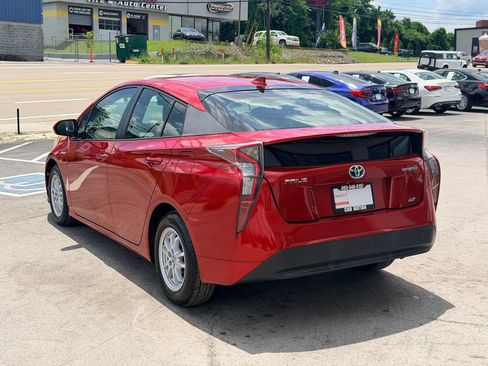 Used 2017 Toyota Prius Two w/ Carpet Mat Package FWD image 4