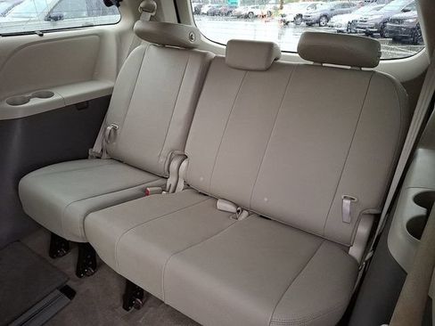 Used 2016 Toyota Sienna XLE AWD/4WD image 23