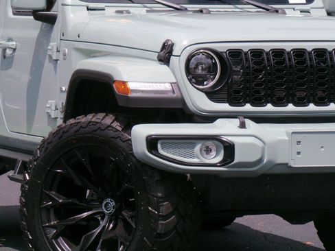 Used 2024 Jeep Wrangler Unlimited Sahara AWD/4WD image 26