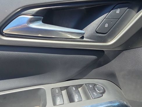Used 2025 Chevrolet Traverse LT FWD image 12