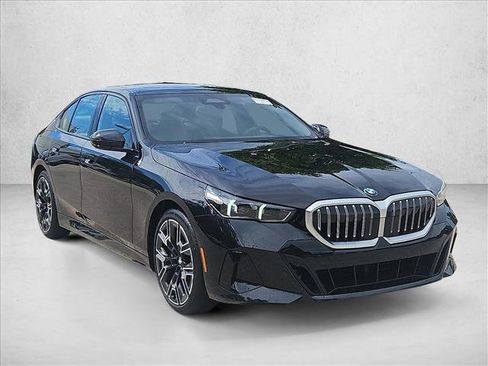Used 2026 BMW 530i xDrive AWD/4WD image 3