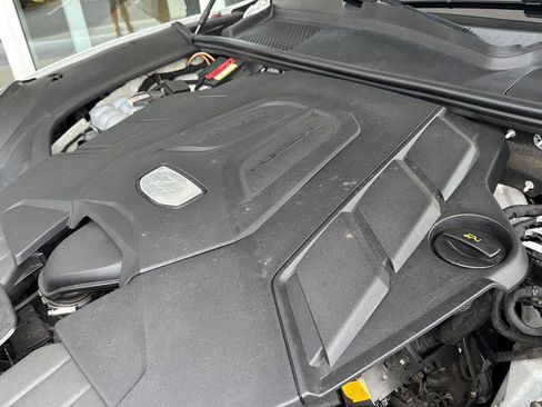 Used 2021 Porsche Cayenne Coupe image 32