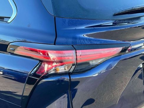 Certified 2024 Toyota Sienna Limited image 13